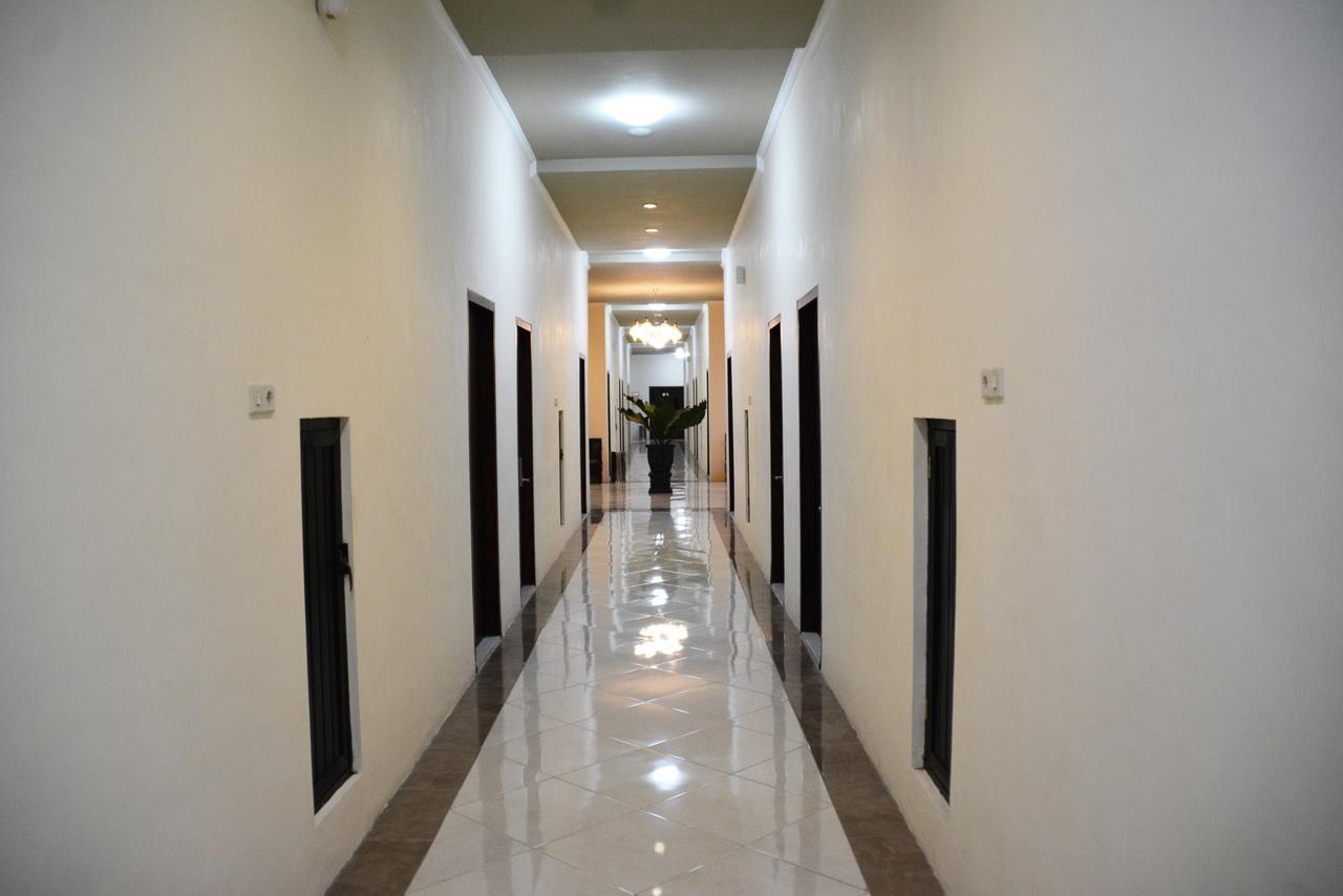 Blitar Ilhami Hotel מראה חיצוני תמונה