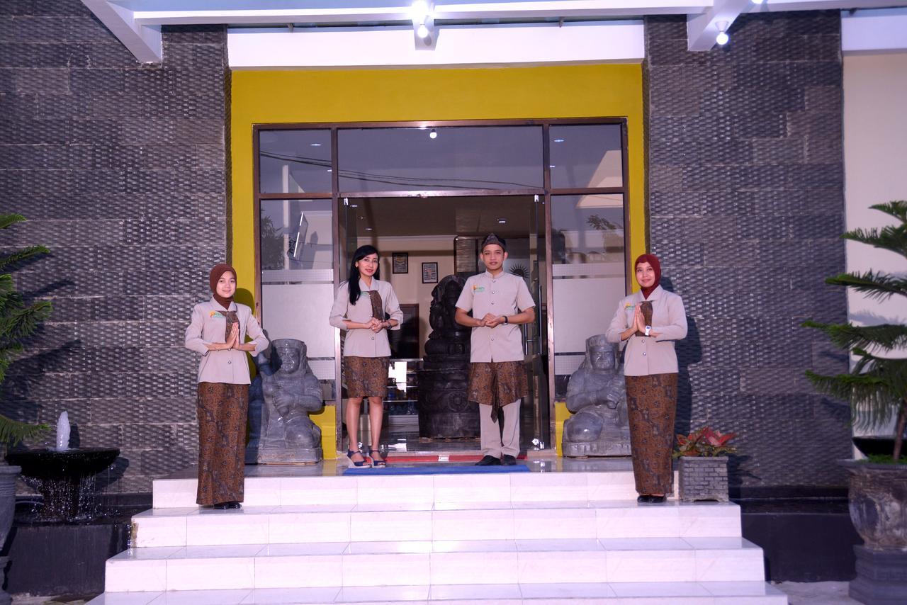 Blitar Ilhami Hotel מראה חיצוני תמונה